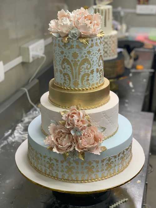 blue-white-gold-custom-cake