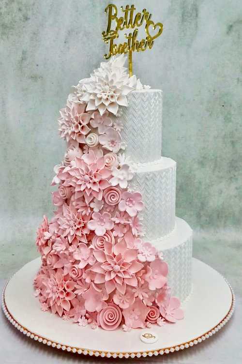 gold-floral-luxury-collection-cake