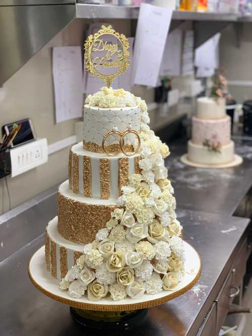 gold-luxury-wedding-cake
