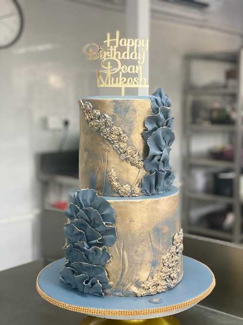 blue-and-gold-premium-collection-cake