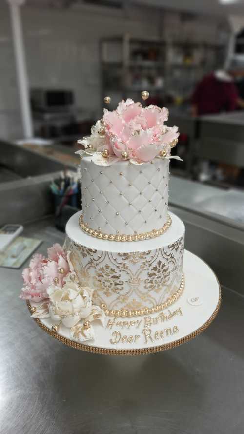 Floral-Cake-Golden-And-White