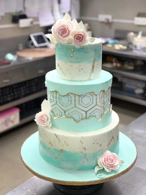 blue-white-gold-custom-cake