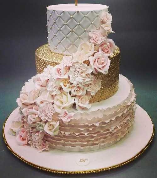Floral-Pink-and-White-Wedding-Cake