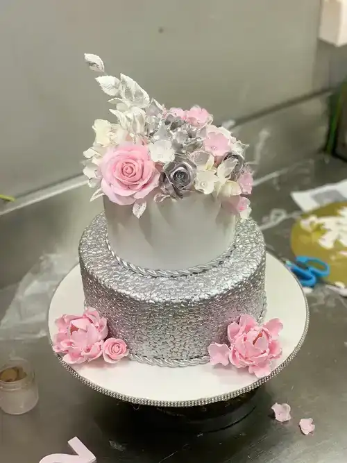 Celebration-Cake-For-Anniversary